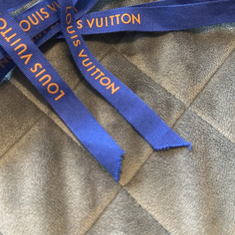 Louis Vuitton Ribbon! - Picture 3 of 3